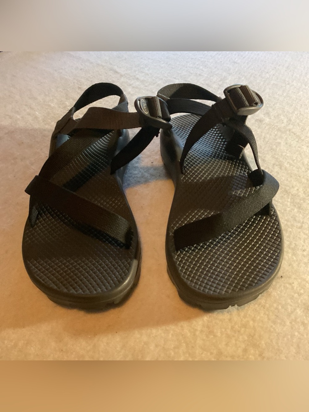 Women’s Black Chaco Strappy Outdoor Sandals with texture grid by vibraum size 9